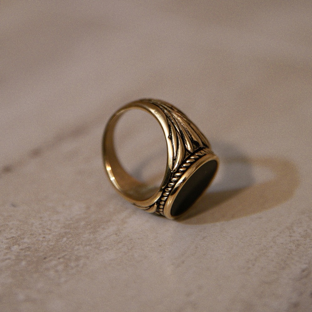 18k Gold Onyx Ring - Picture 3 of 7